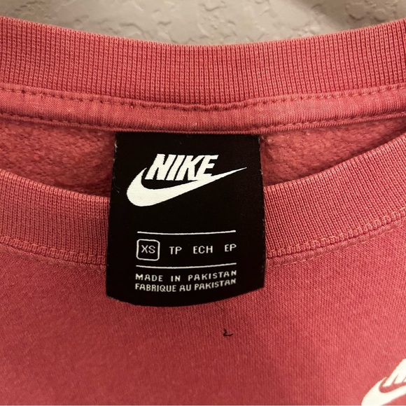 Nike Women's Mauve Crewneck Sweatshirt - Picture 3 of 7